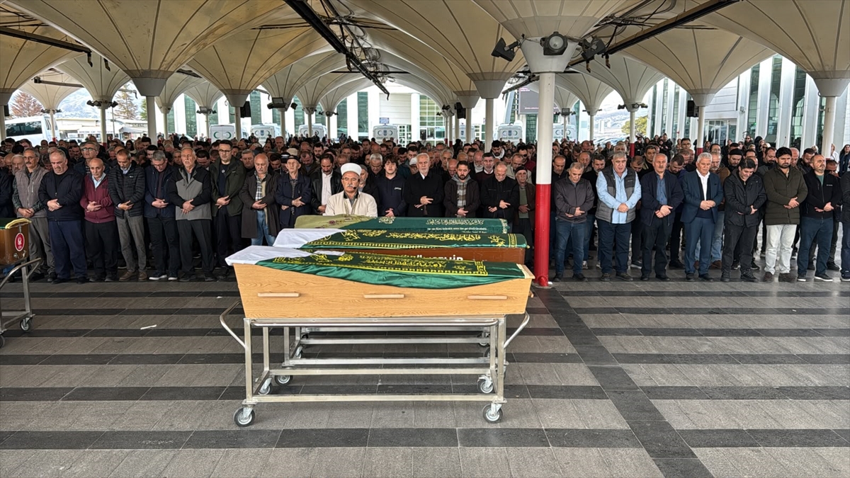 Ankara'da eski eşi tarafından katledilen Aynur Ekici son yolculuğuna uğurlandı