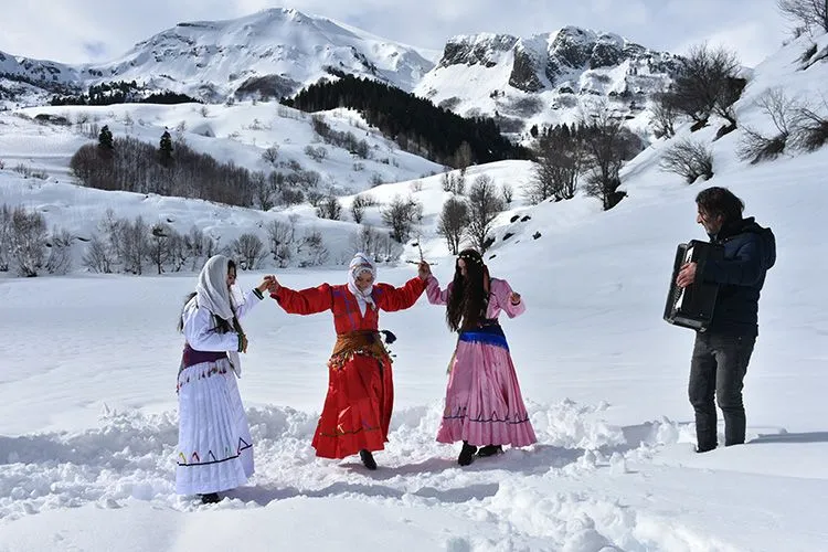 Artvin'in yüksek kesimleri karla kaplandı