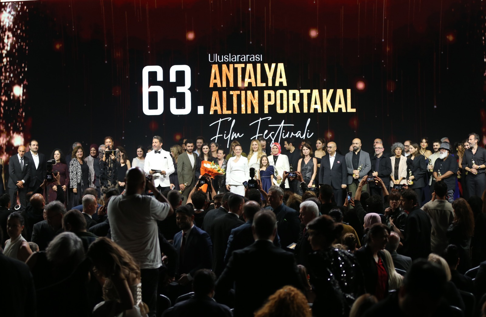 Altın Portakal'da "Taş ve Tüy" rüzgârı: 6 ödül!