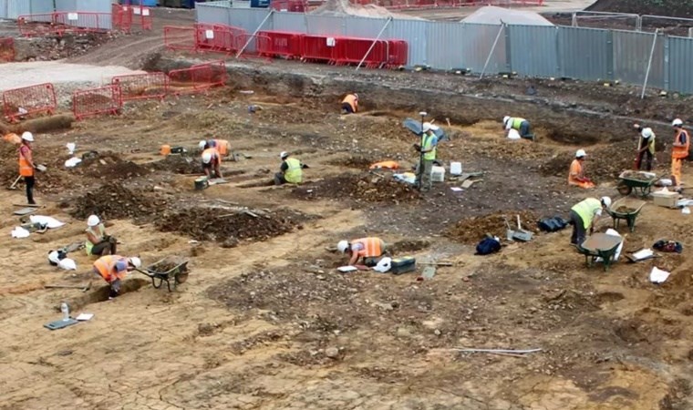 İngiltere'de bir toplu mezarda 4 bin 500'den fazla ceset bulundu