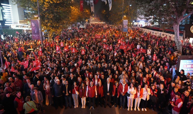 Bağdat Caddesi'nde Cumhuriyet coşkusu: ‘Cumhuriyet düşmanlarına, gerici politikalarına teslim olmayacağız’
