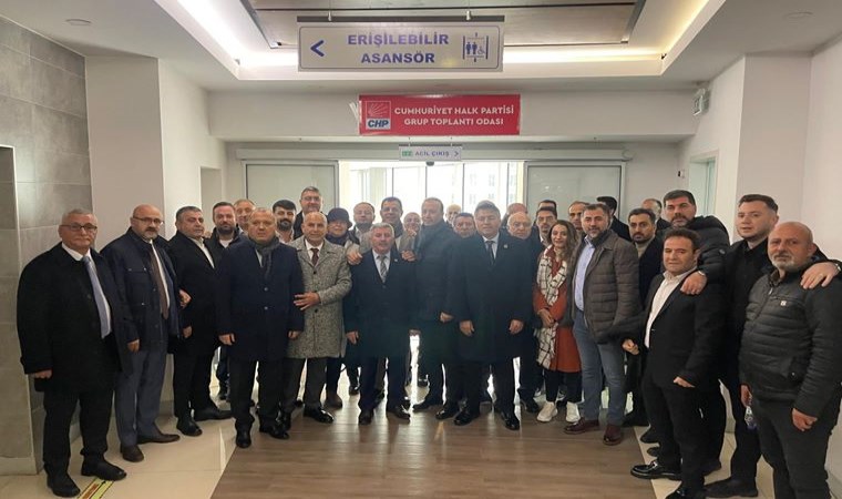 Esenyurt Belediyesi'nde CHP'li meclis üyeleri 16 gün sonra belediye binasında