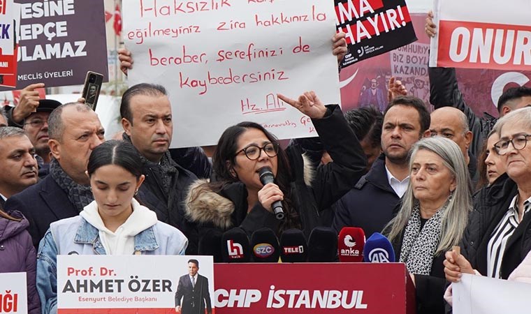 CHP'nin Esenyurt'ta 'Demokrasi Nöbeti' sürüyor... Çelik: 'Ne yaparsan yap kaybetmeye başladın'