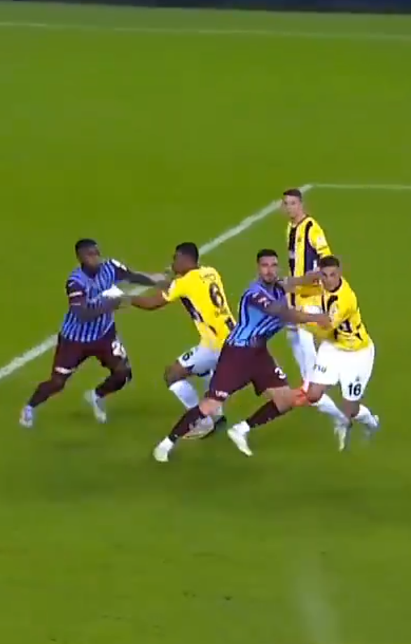 Trabzonspor-Fenerbahçe maçına damga vuran pozisyon