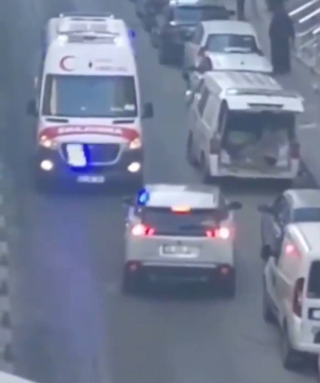 Vakaya giden ambulansı böyle engelledi! Pes dedirten olay anbean kamerada
