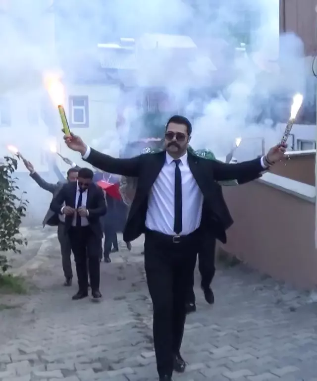 Yeni evli özel harekat polisi, trafik kazasında yaşamını yitirdi