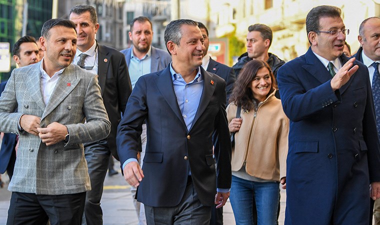 Özgür Özel, İstiklal Caddesi'nde yurttaşlarla bir araya geldi