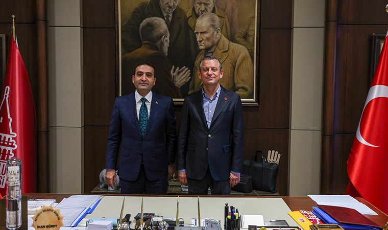 Özgür Özel, İstiklal Caddesi'nde yurttaşlarla bir araya geldi
